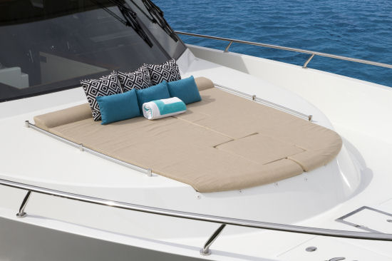 Ocean Alexander 85 Motoryacht sun pads
