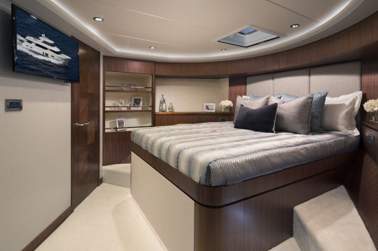 Ocean Alexander 85 Motoryacht vip stateroom