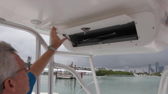 Ocean Runner 29 Center Console electronics