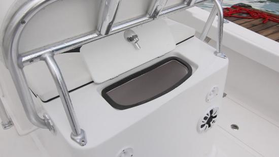 Ocean Runner 29 Center Console livewell