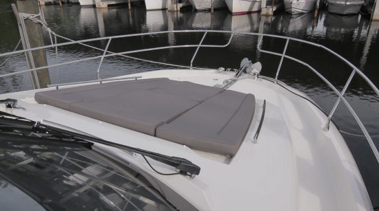 Prestige Yachts 420 Bow