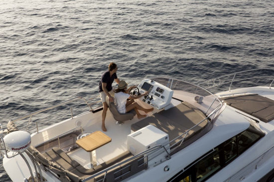 Prestige Yachts 420 flying bridge