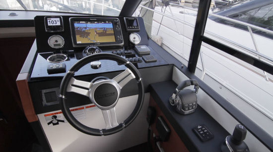 Prestige Yachts 420 Lower Helm