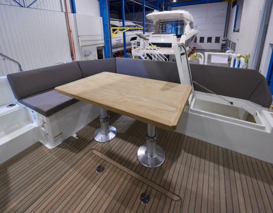 Prestige 460 Fly Cockpit Bench Seat