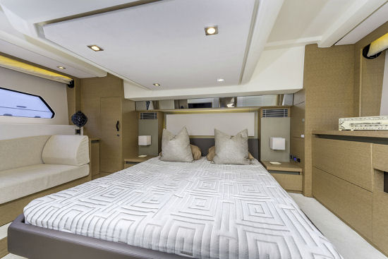 Prestige 460 Fly Master Stateroom