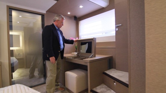 Prestige 630 starboard desk