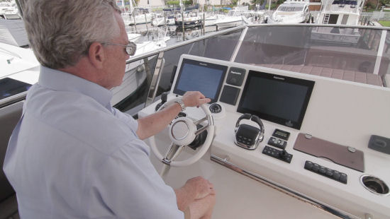 Prestige Yachts 680 helm