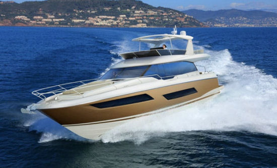 Prestige Yachts 680 running shot