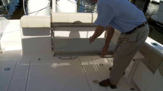 Pursuit DC 295 transom seat