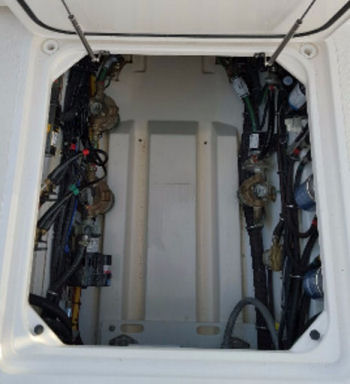 Pursuit OS 355 Offshore cylinders