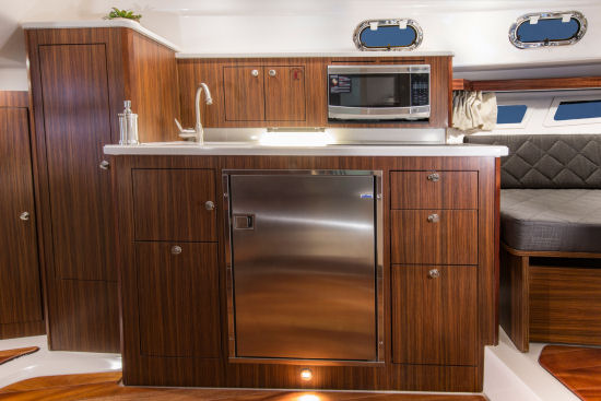 Pursuit OS 355 Offshore galley