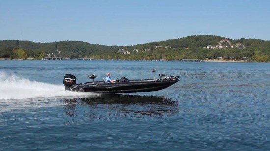 Ranger Boats 521L Comanche running