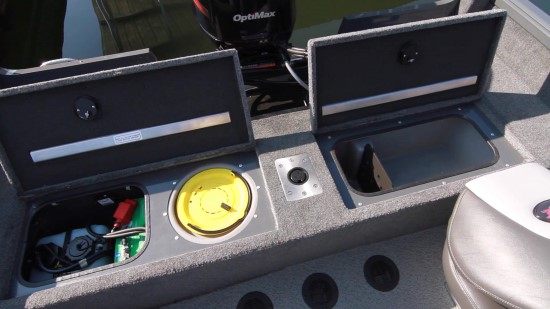 Ranger Boats VS1782 aft deck storage