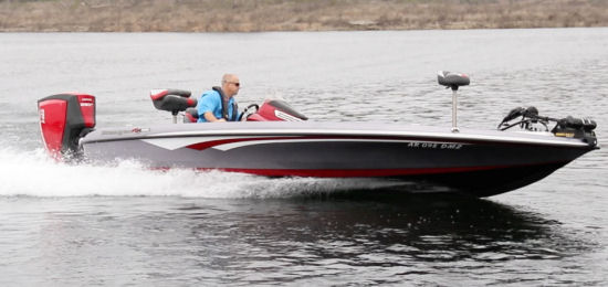 Ranger Boats Z520C running shot