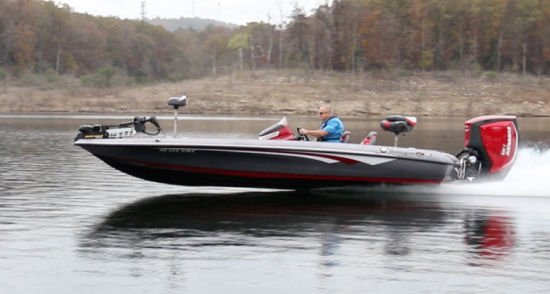 Ranger Boats Z520C running shot