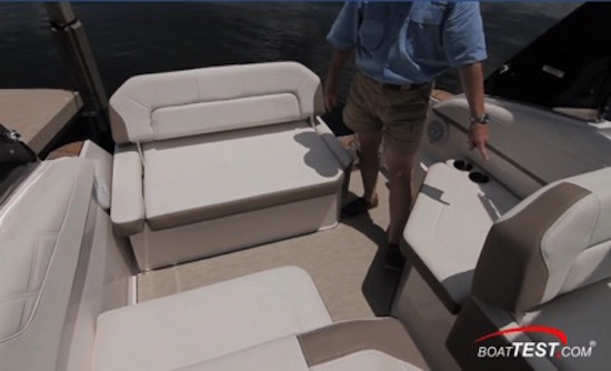 Regal 26 Express cockpit