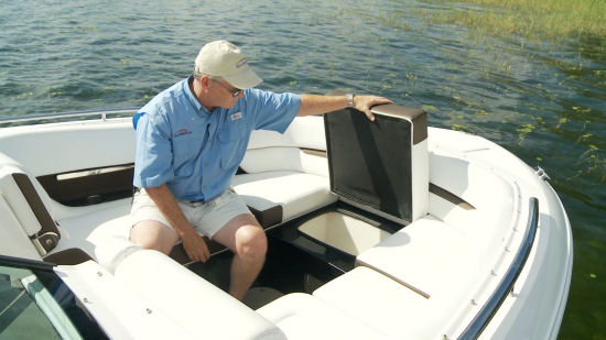 Regal 2800 built in cooler