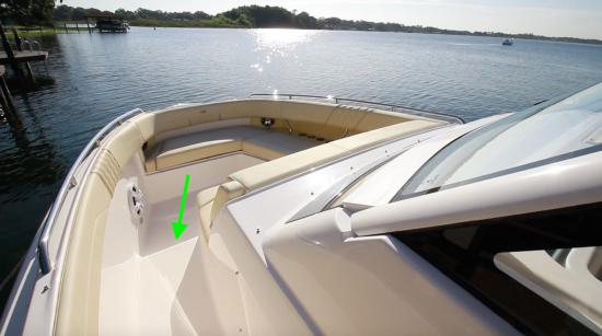 Regal 33 SAV bow seating