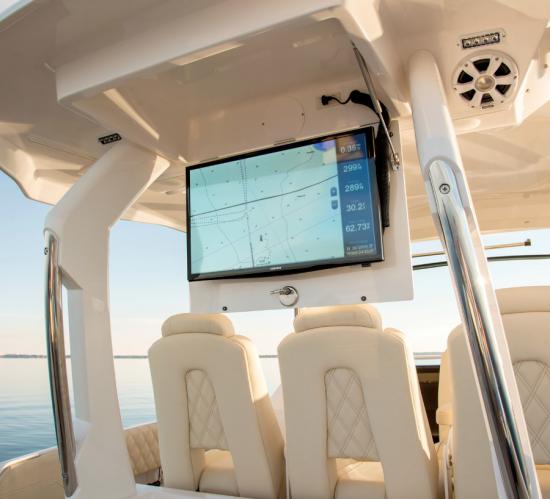 Regal 33 SAV cockpit crew