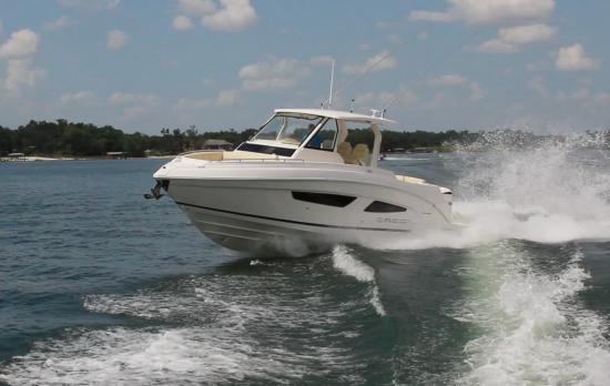 Regal 33 SAV running