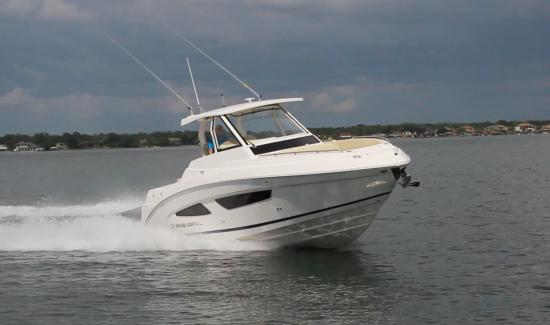 Regal 33 SAV running