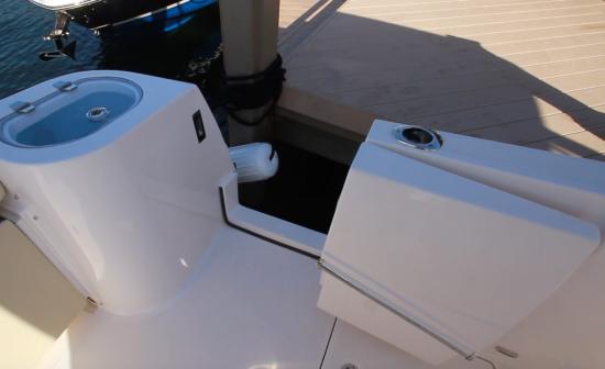 Regal 33 SAV side door