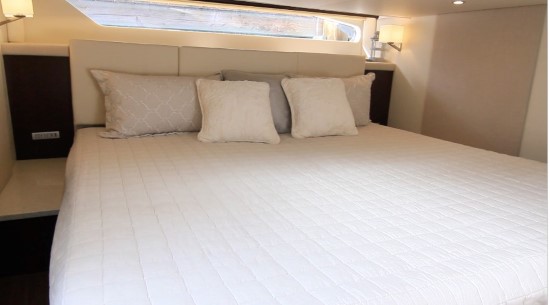Regal 42 Fly guest berth