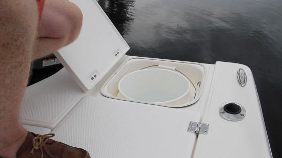 Robalo 226 Cayman bucket