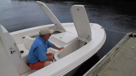 Robalo 226 Cayman rod lockers