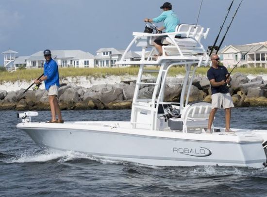 Robalo 246 Cayman SD running
