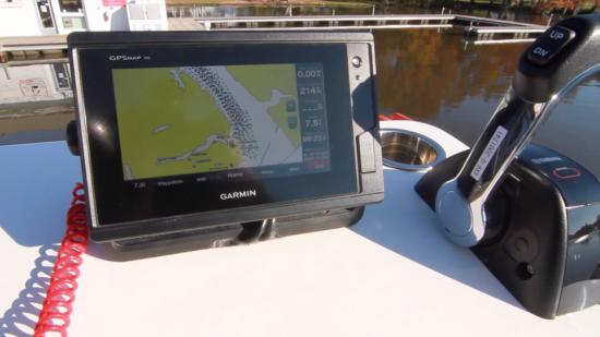 Robalo 246 Cayman SD helm panel