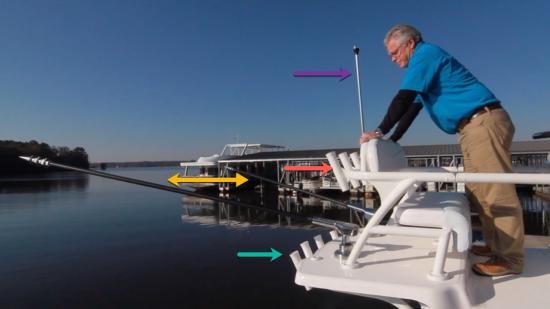 Robalo 246 Cayman SD nav light