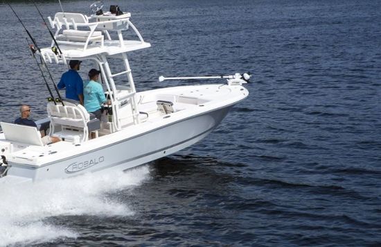 Robalo 246 Cayman SD running