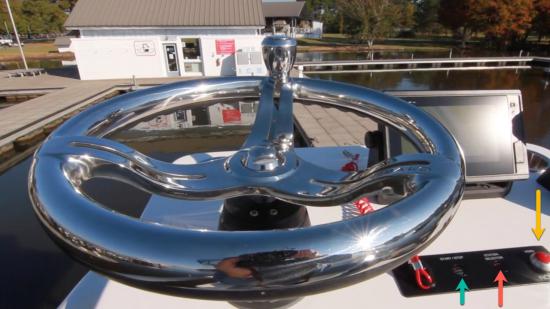 Robalo 246 Cayman SD steering wheel