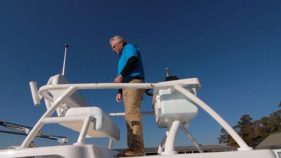 Robalo 246 Cayman SD upper station