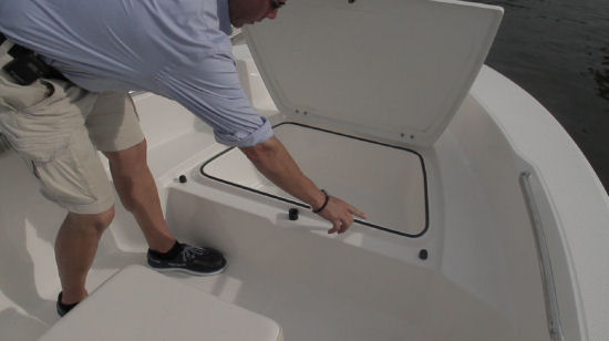 Robalo R160 cooler