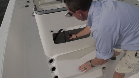 Robalo R160 forward console