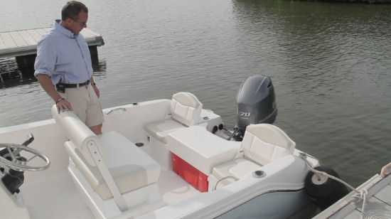 Robalo R160 leaning post