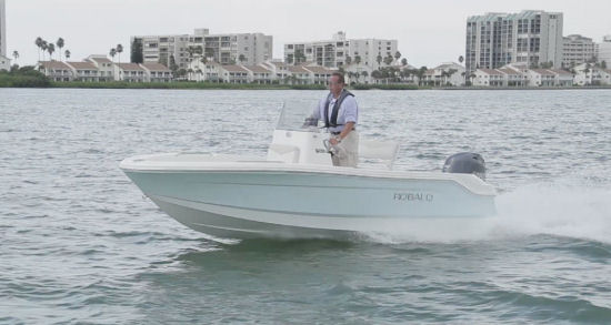 Robalo R160 running shot