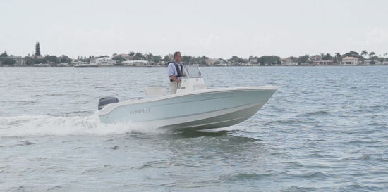 Robalo R160 running shot