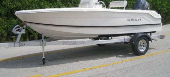 Robalo R160 trailer