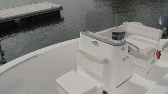 Robalo R160 windshield