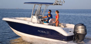 Robalo R200 running