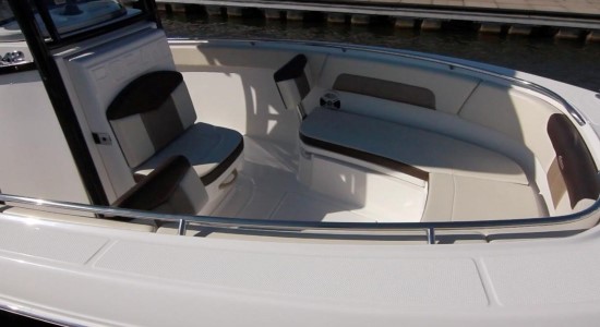 Robalo R242EX bow rails