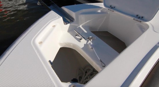 Robalo R242EX anchor windlass