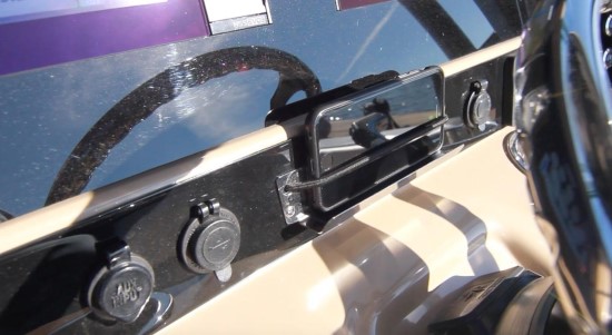 Robalo R242EX starboard