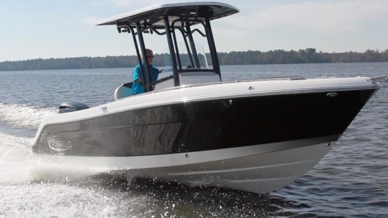 Robalo R242EX rugged fishing platform