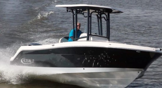 Robalo R242EX sharp turns