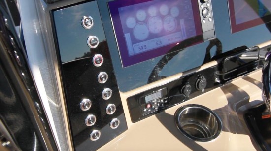 Robalo R242EX switches