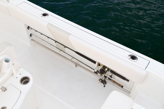 Robalo R242 gunwale